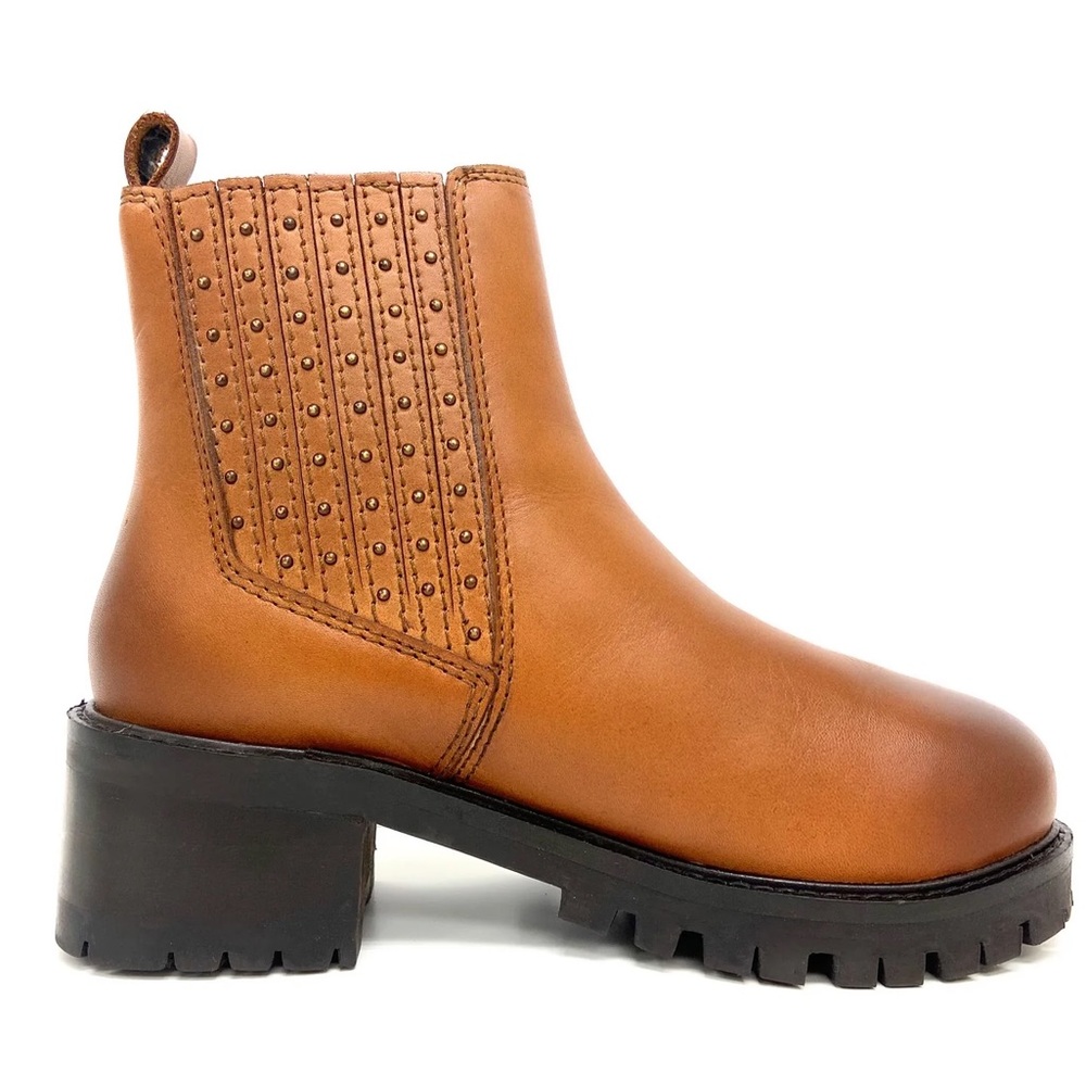 Oobash Saka Tan Studded Chelsea Boots